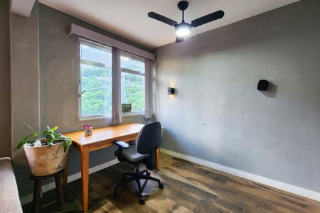 Sala  de apartamento para alugar com 2 quartos, 67m² em Grajaú, Rio de Janeiro