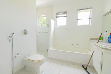 Casa para alugar com 380m², 5 quartos e 3 vagas