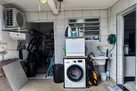 Apartamento à venda com 180m², 2 quartos e 1 vaga Apartamento à venda com 180m², 2 quartos e 1 vagaÁrea de Serviço