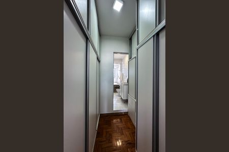 Apartamento à venda com 180m², 2 quartos e 1 vaga Apartamento à venda com 180m², 2 quartos e 1 vagaCloset da suíte