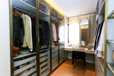 Apartamento à venda com 114m², 3 quartos e 2 vagas Apartamento à venda com 114m², 3 quartos e 2 vagasCloset da suíte