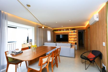 Sala  de apartamento à venda com 3 quartos, 114m² em Vila Suzana, São Paulo