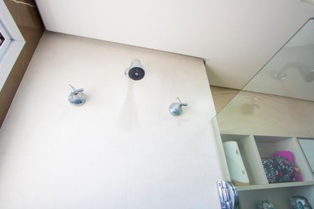 Apartamento à venda com 63m², 2 quartos e 2 vagasBanheiro do quarto 1