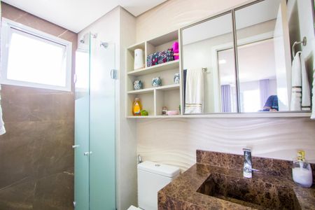 Apartamento à venda com 63m², 2 quartos e 2 vagasBanheiro do quarto 1