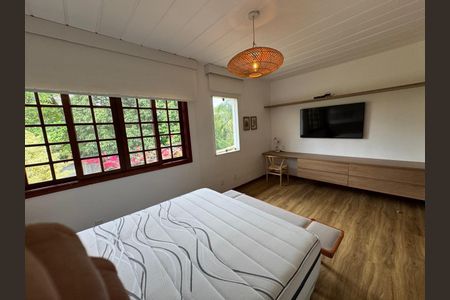 Casa de condomínio para alugar com 367m², 4 quartos e 6 vagas