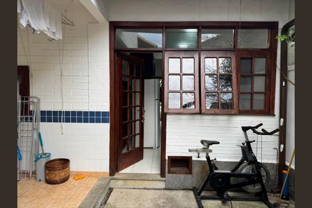 Casa de condomínio para alugar com 367m², 4 quartos e 6 vagas