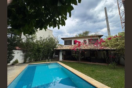 Casa de condomínio para alugar com 367m², 4 quartos e 6 vagas