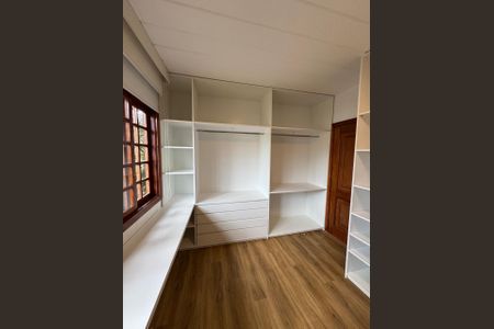 Casa de condomínio para alugar com 367m², 4 quartos e 6 vagas