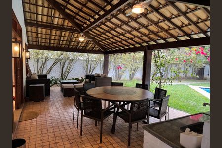 Casa de condomínio para alugar com 367m², 4 quartos e 6 vagas