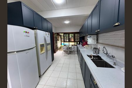 Casa de condomínio para alugar com 367m², 4 quartos e 6 vagas