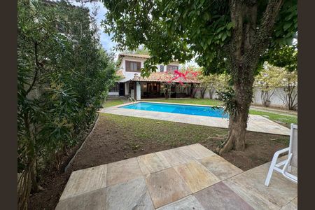 Casa de condomínio para alugar com 367m², 4 quartos e 6 vagas