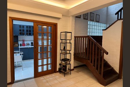 Casa de condomínio para alugar com 367m², 4 quartos e 6 vagas