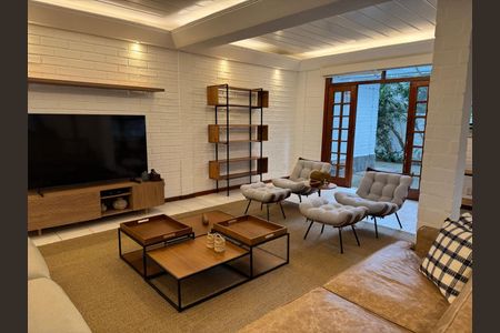 Casa de condomínio para alugar com 367m², 4 quartos e 6 vagas