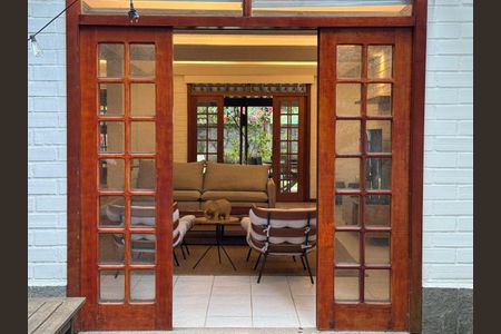 Casa de condomínio para alugar com 367m², 4 quartos e 6 vagas