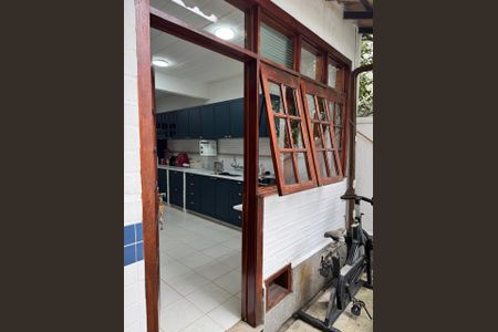 Casa de condomínio para alugar com 367m², 4 quartos e 6 vagas