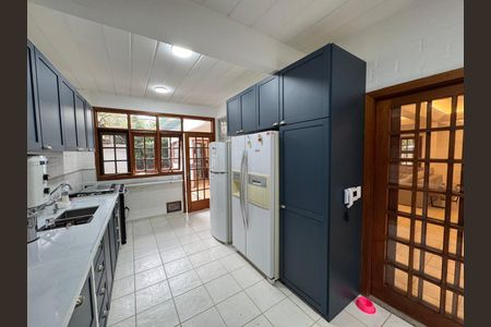 Casa de condomínio para alugar com 367m², 4 quartos e 6 vagas