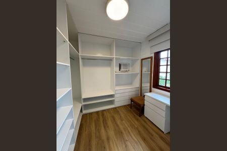 Casa de condomínio para alugar com 367m², 4 quartos e 6 vagas