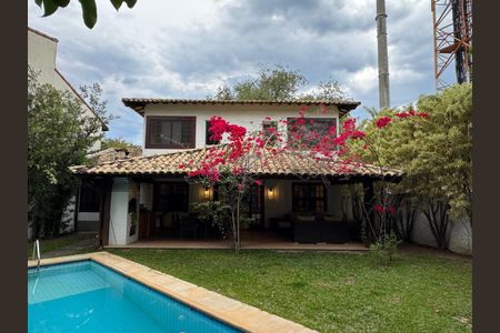 Casa de condomínio para alugar com 367m², 4 quartos e 6 vagas