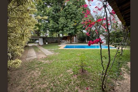 Casa de condomínio para alugar com 367m², 4 quartos e 6 vagas