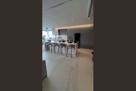 Apartamento à venda com 3 quartos, 200m² em Jardim das Acacias, São Paulo