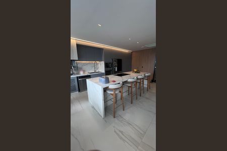 Apartamento para alugar com 200m², 3 quartos e 3 vagas