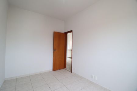 Quarto 1 de apartamento para alugar com 2 quartos, 54m² em Jardim Holanda, Uberlândia