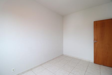 Quarto 1 de apartamento para alugar com 2 quartos, 54m² em Jardim Holanda, Uberlândia