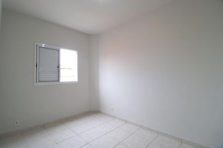 Quarto 1 de apartamento para alugar com 2 quartos, 54m² em Jardim Holanda, Uberlândia