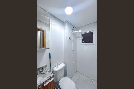 Banheiro de kitnet/studio para alugar com 1 quarto, 28m² em Vila Esperança, São Paulo