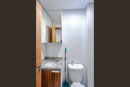 Banheiro de kitnet/studio para alugar com 1 quarto, 28m² em Vila Esperança, São Paulo