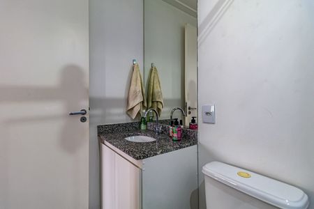 Banheiro social de apartamento à venda com 2 quartos, 69m² em Vila Romana, São Paulo