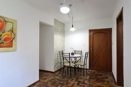 Sala de apartamento para alugar com 3 quartos, 67m² em Petrópolis, Porto Alegre