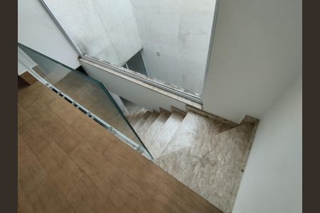 Casa à venda com 92m², 3 quartos e 2 vagasEscada 