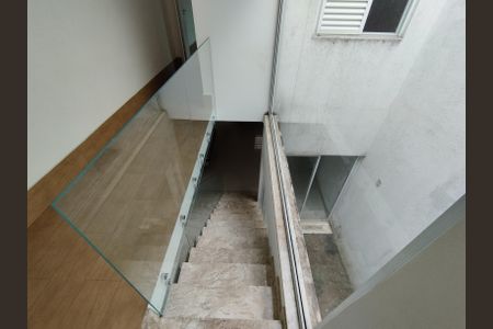 Casa à venda com 92m², 3 quartos e 2 vagasEscada 
