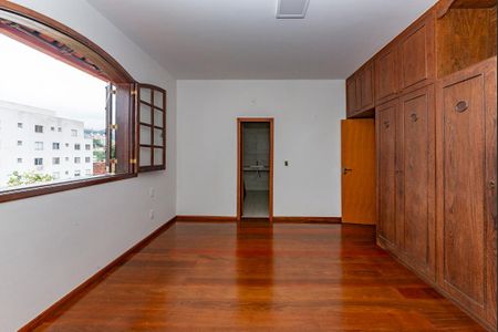 Casa para alugar com 525m², 5 quartos e 8 vagas Casa para alugar com 525m², 5 quartos e 8 vagasSuíte 1