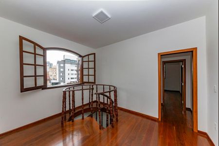 Casa para alugar com 525m², 5 quartos e 8 vagas Casa para alugar com 525m², 5 quartos e 8 vagasSala 3