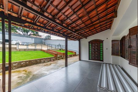 Casa para alugar com 525m², 5 quartos e 8 vagas Casa para alugar com 525m², 5 quartos e 8 vagasVaranda