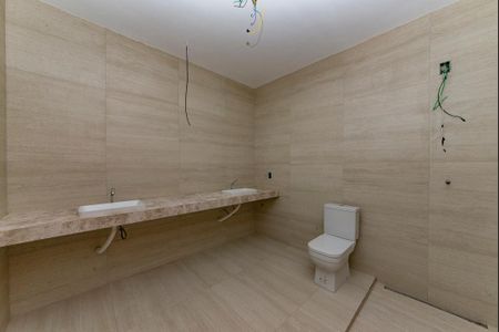 Casa para alugar com 525m², 5 quartos e 8 vagas Casa para alugar com 525m², 5 quartos e 8 vagasBanheiro da Suíte 1