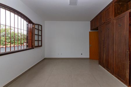 Casa para alugar com 525m², 5 quartos e 8 vagas Casa para alugar com 525m², 5 quartos e 8 vagasQuarto 3
