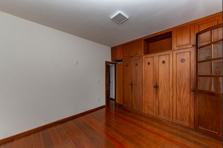 Casa para alugar com 525m², 5 quartos e 8 vagas Casa para alugar com 525m², 5 quartos e 8 vagasQuarto 5