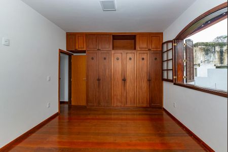 Casa para alugar com 525m², 5 quartos e 8 vagas Casa para alugar com 525m², 5 quartos e 8 vagasQuarto 5