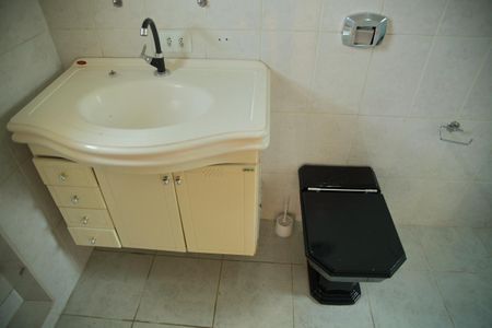 Casa à venda com 225m², 4 quartos e 2 vagasBanheiro da Suíte 