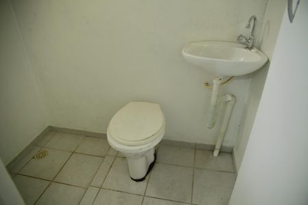 Casa à venda com 225m², 4 quartos e 2 vagasQuarto 2( banheiro) 