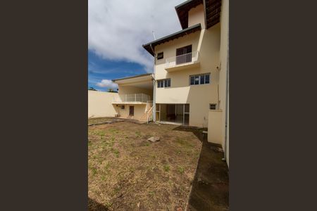 Casa para alugar com 449m², 4 quartos e 4 vagasÁREA EXTERNA FUNDOS