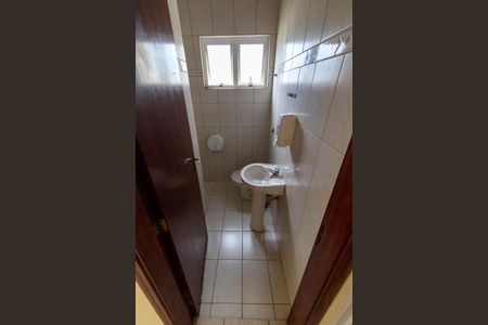 Casa para alugar com 449m², 4 quartos e 4 vagasBANHEIRO DA ÁREA DE SERVIÇO