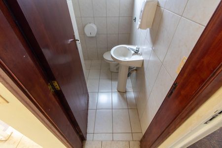 Casa para alugar com 449m², 4 quartos e 4 vagasBANHEIRO DA ÁREA DE SERVIÇO