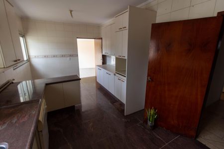 Casa para alugar com 449m², 4 quartos e 4 vagasCOZINHA