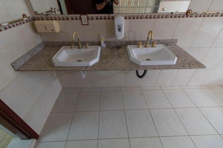 Casa para alugar com 449m², 4 quartos e 4 vagasBANHEIRO DA SUITE MASTER