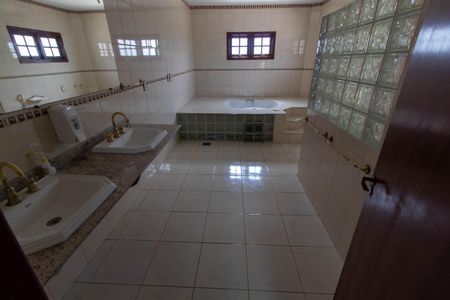 Casa para alugar com 449m², 4 quartos e 4 vagasBANHEIRO DA SUITE MASTER