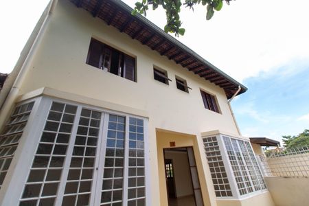 Casa para alugar com 449m², 4 quartos e 4 vagasÁREA EXTERNA FRENTE